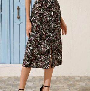 5for $25 ❤️Button Front Ditsy Floral Straight Skirt